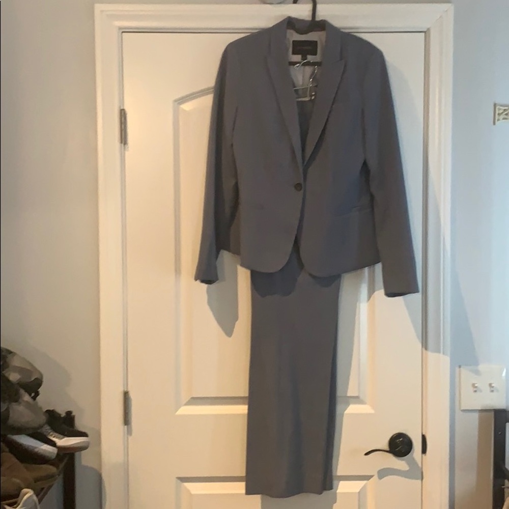 Pants suit